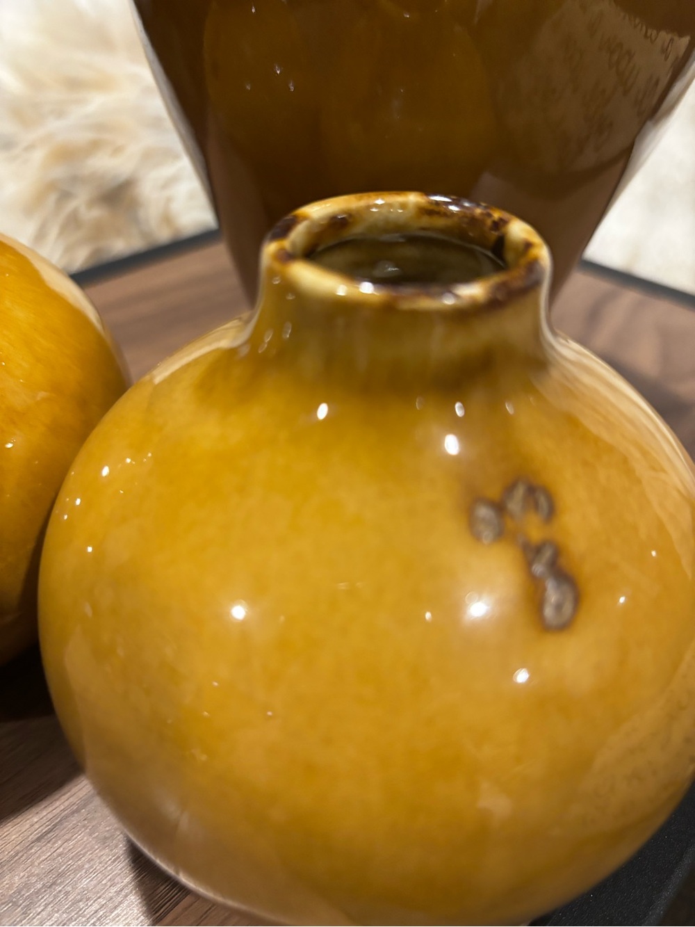 Set of Three Ceramic Mustard Yellow Decorative Vases - Unbranded - Picture 7 of 7